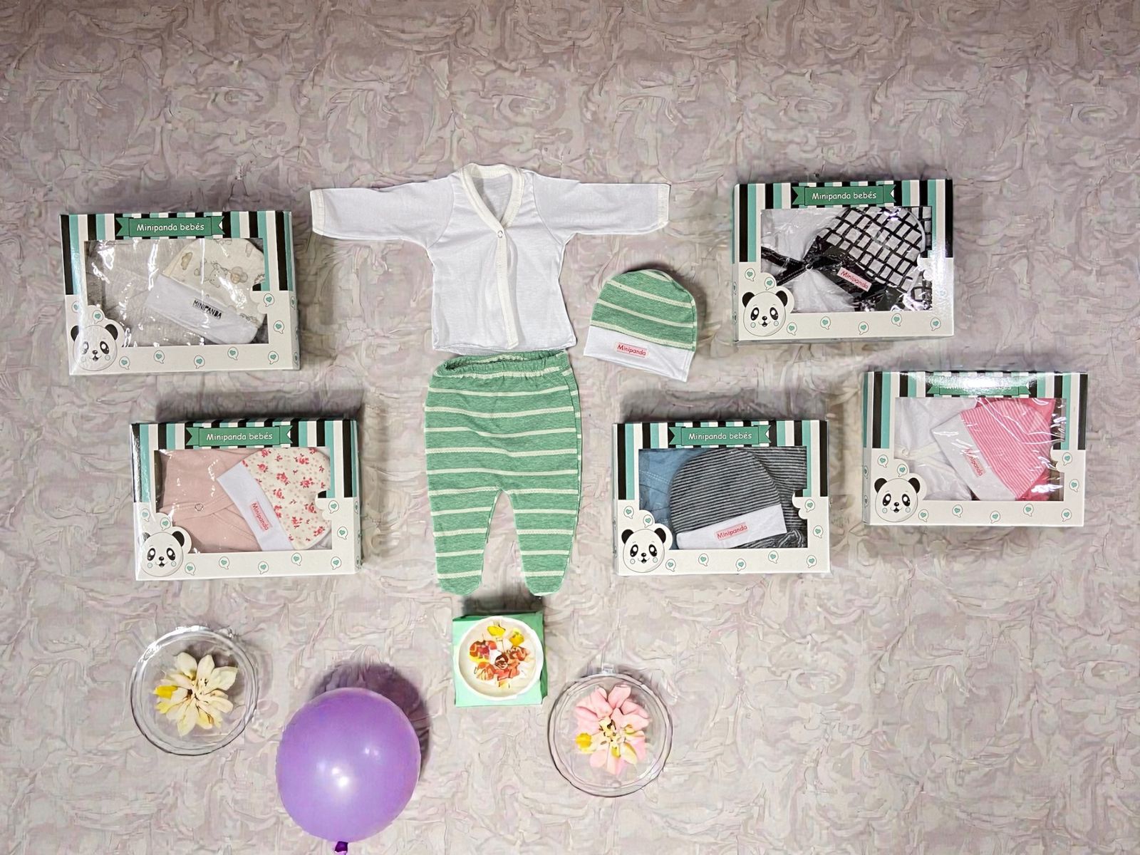 Set en caja Mini Panda (Batita, Medio oso y gorro) OFERTA