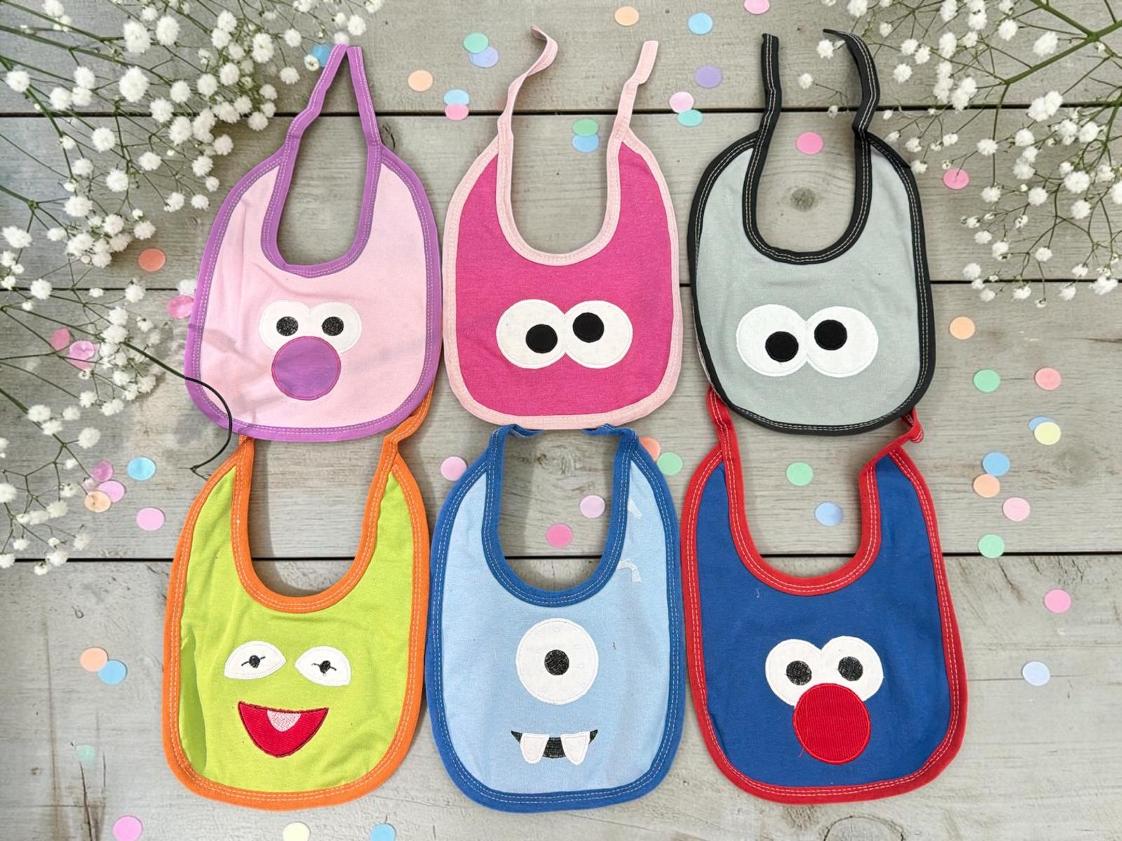 Babero bordado “Ojitos” July Baby Art.650 Pack x 6 Surtido de colores