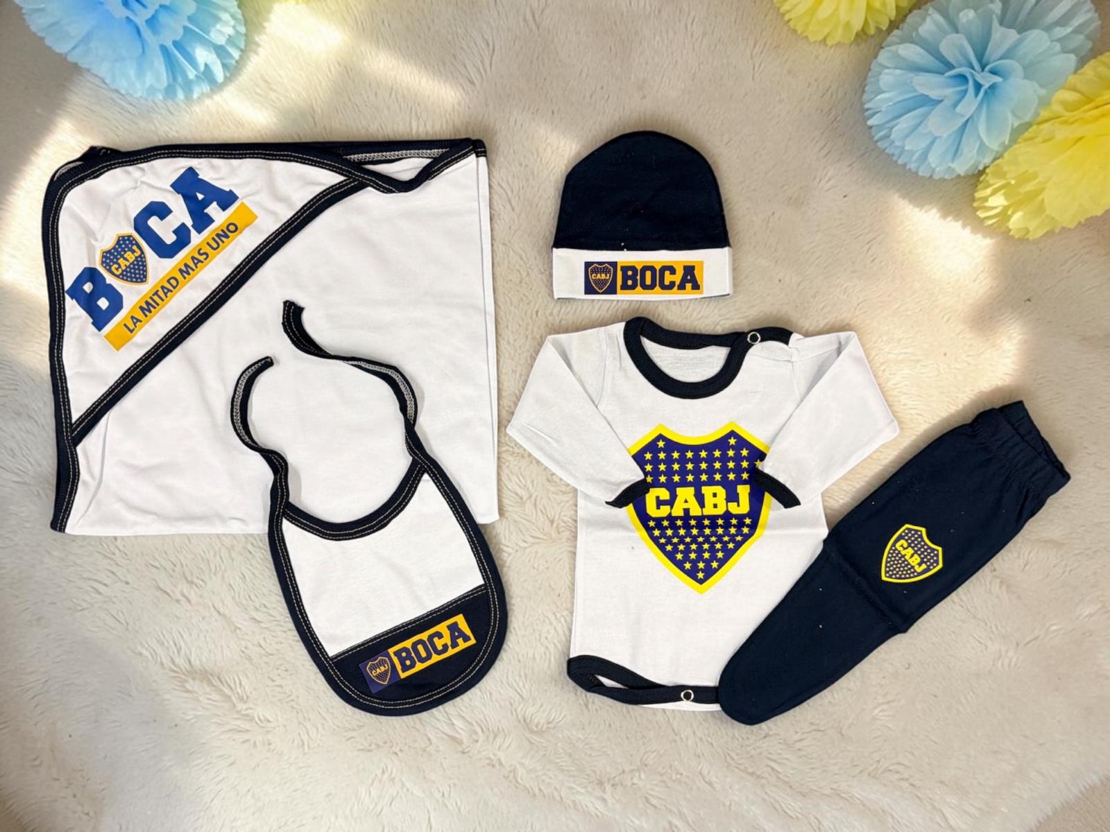 Set Ajuar 5 piezas “Boca Juniors” (Manta, Body, medio oso, babero y gorro)